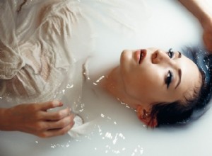Come creare una bella fotografia del bagno di latte 