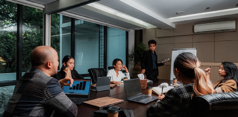 Beste AI-tools voor kleine bedrijven in 2025:verhoog de efficiëntie en groei 