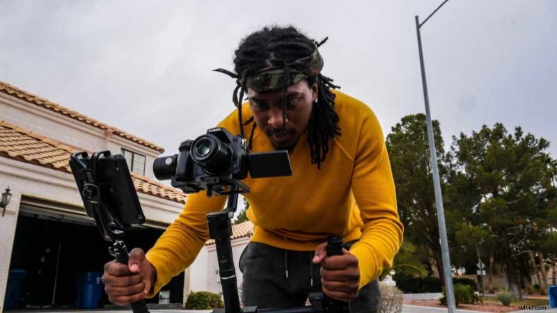 Beginnersgids voor vloguitrusting:essentiële uitrusting voor het starten van je kanaal 