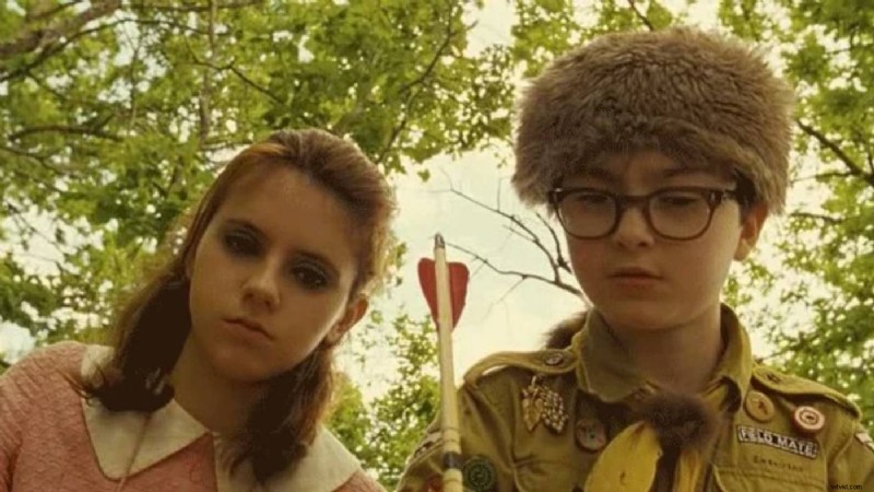 Opnamen uit een lage hoek:definitie, gebruik en impact bij het maken van films 