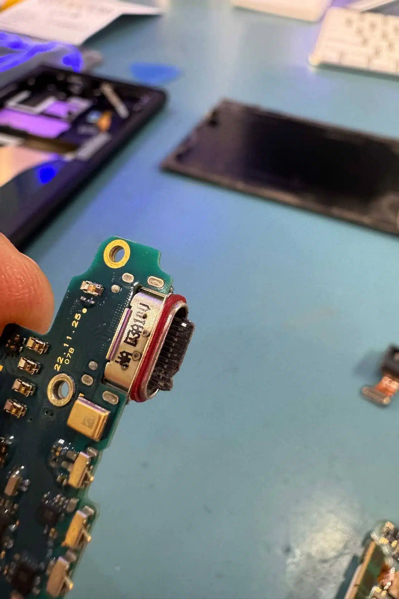 Herken een defecte oplaadpoort en bescherm uw apparaat:deskundige reparatietips 