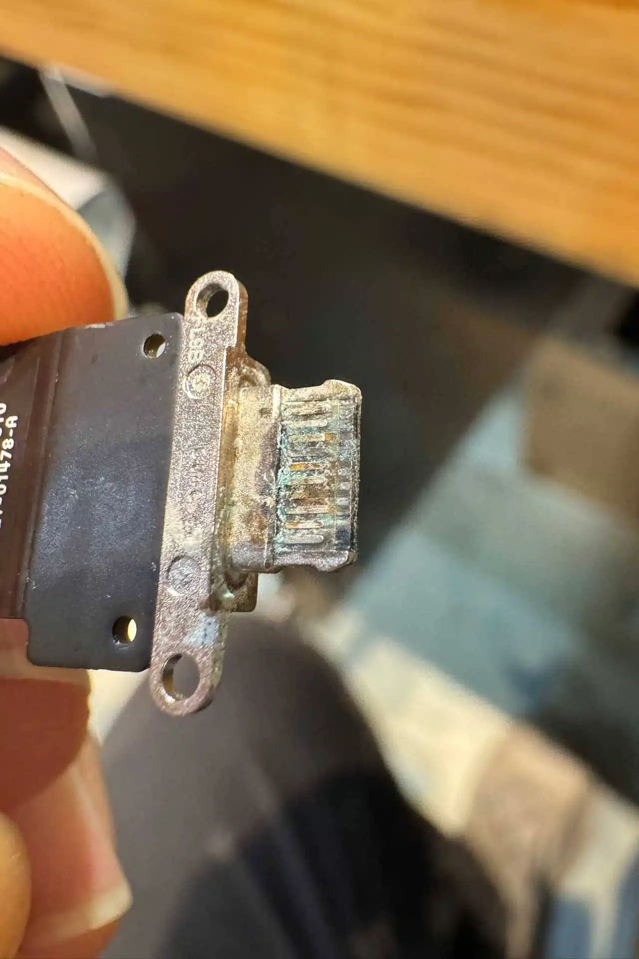 Herken een defecte oplaadpoort en bescherm uw apparaat:deskundige reparatietips 