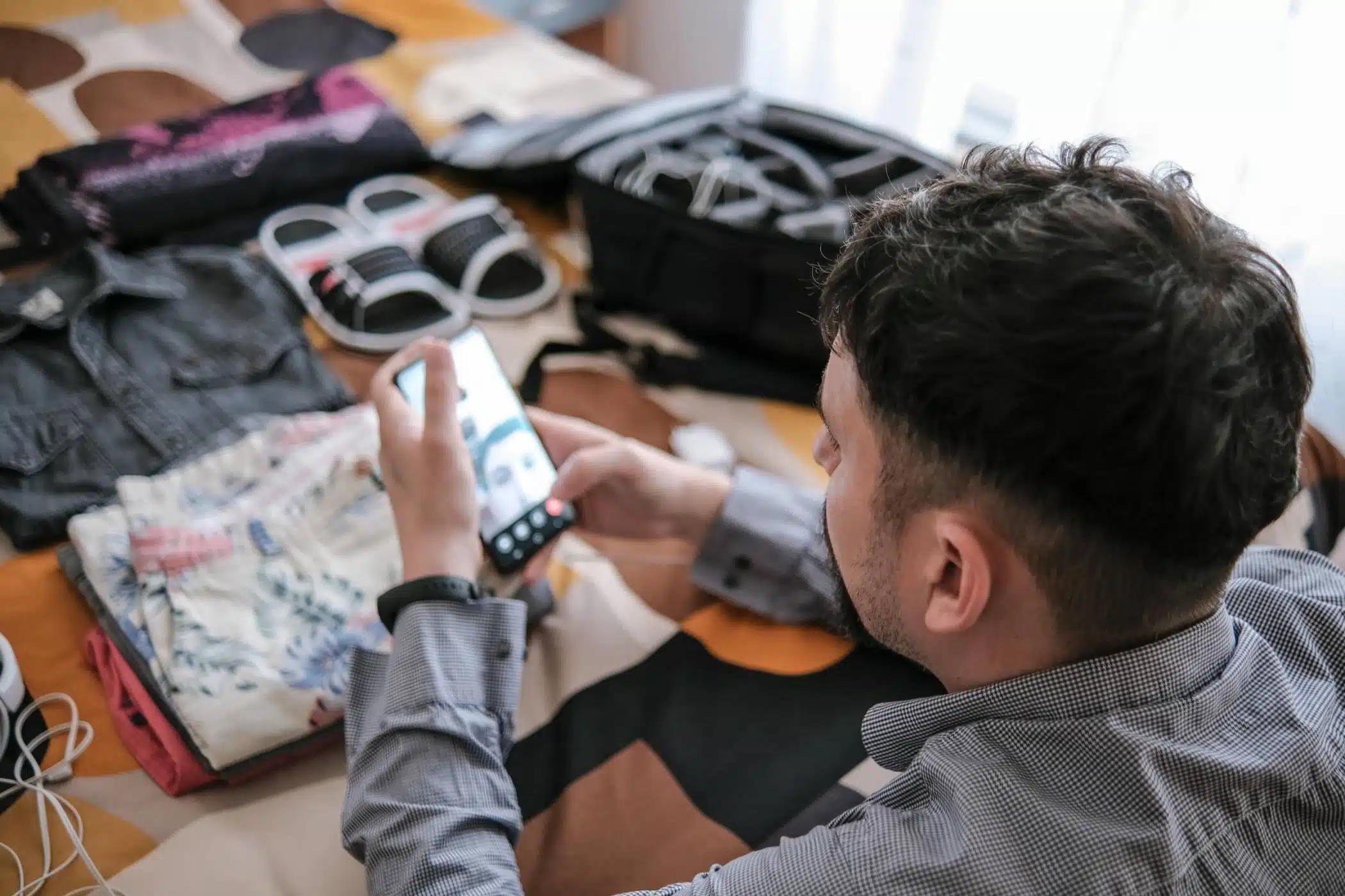 Reizen naar het buitenland? 7 essentiële stappen om uw telefoon te optimaliseren voor internationaal gebruik 