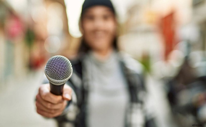 Dynamische versus condensatormicrofoons voor podcasting:een uitgebreide gids 