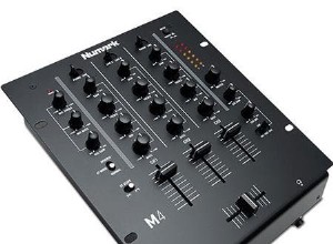 Nastavení DJ vybavení pro živá vystoupení:Možnosti a osvědčené postupy 