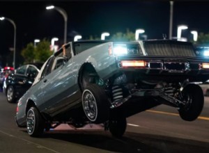 Kultowe sceny pościgów samochodowych w filmie:ostateczna lista 