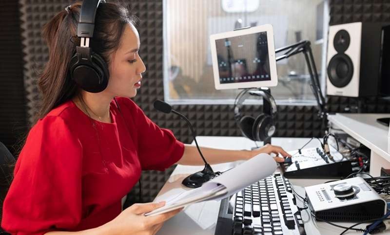 Profesionální AI-Driven Audio Enhancers pro podcasty:Adobe vs. Filmora 