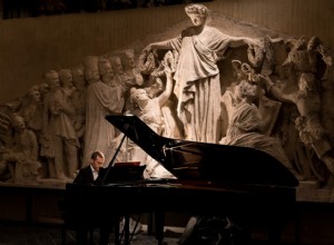 Mejora tus vídeos con música de fondo de piano cinematográfico 