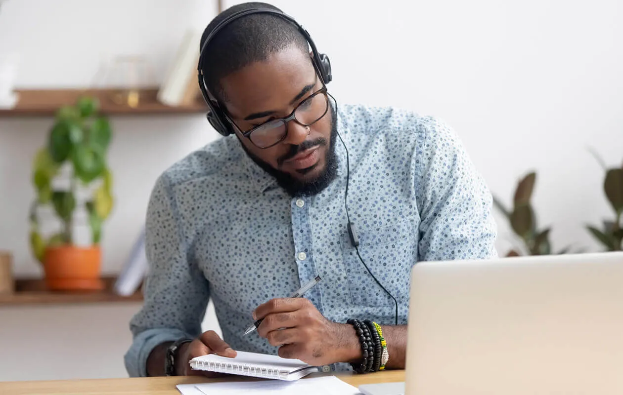 Beste Buzzsprout-alternatieven voor podcasthosting in 2026 en kostenverdeling voor webinars 