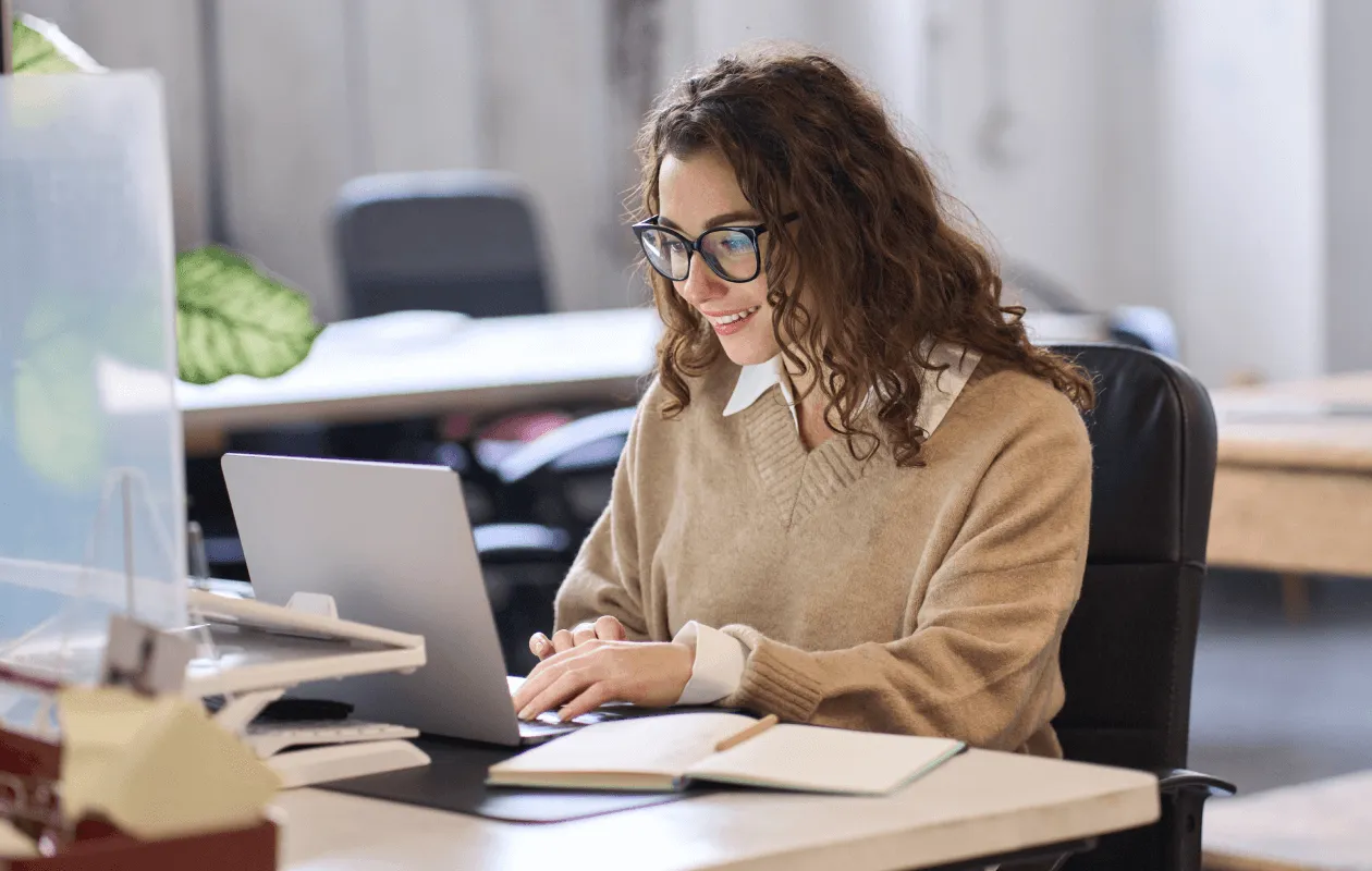 Beste Buzzsprout-alternatieven voor podcasthosting in 2026 en kostenverdeling voor webinars 