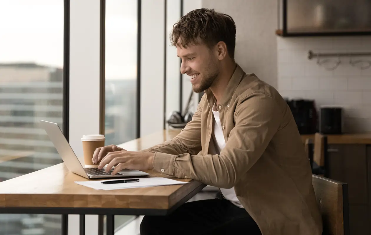 Beste Buzzsprout-alternatieven voor podcasthosting in 2026 en kostenverdeling voor webinars 