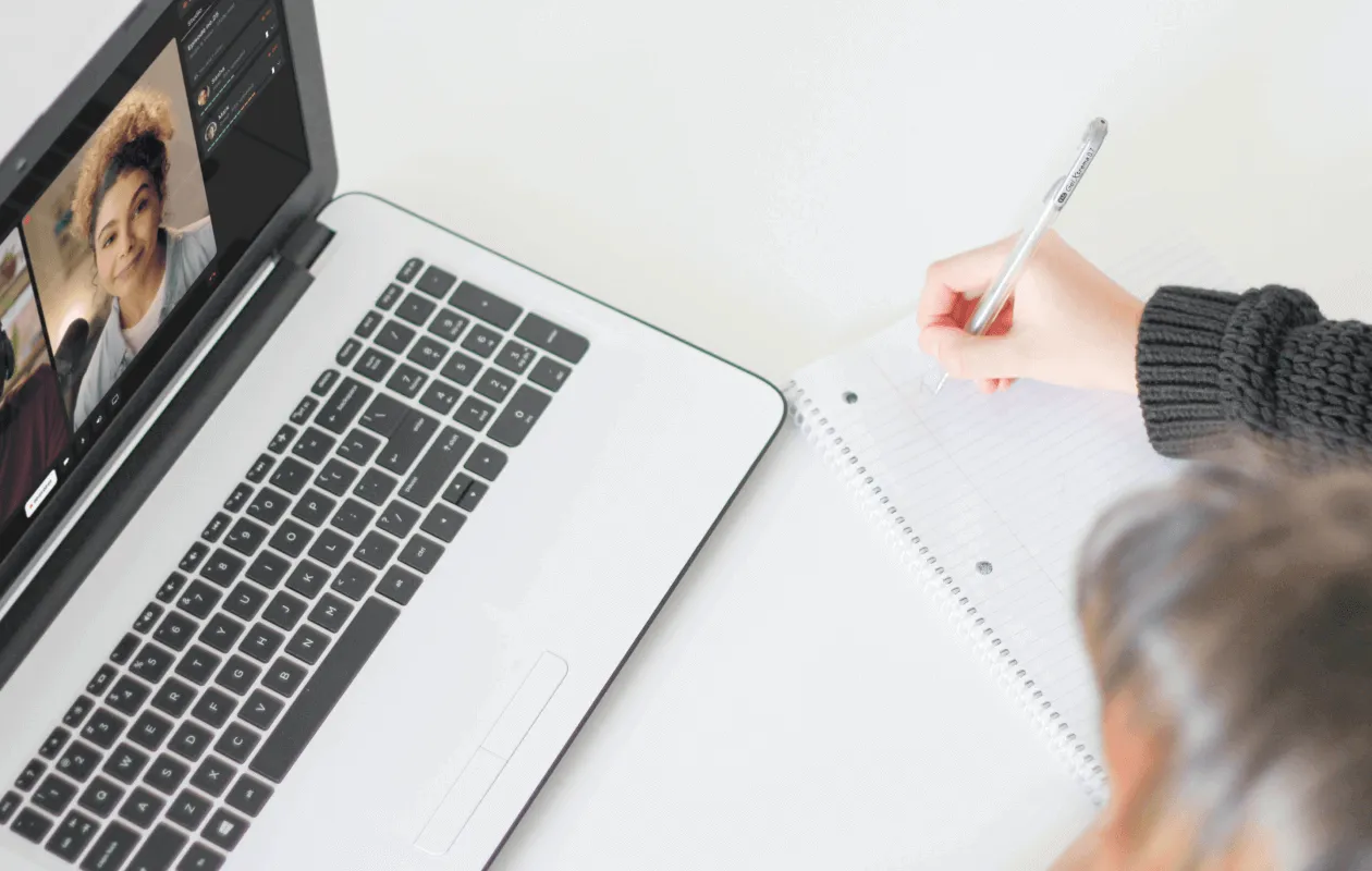 Beste Buzzsprout-alternatieven voor podcasthosting in 2026 en kostenverdeling voor webinars 