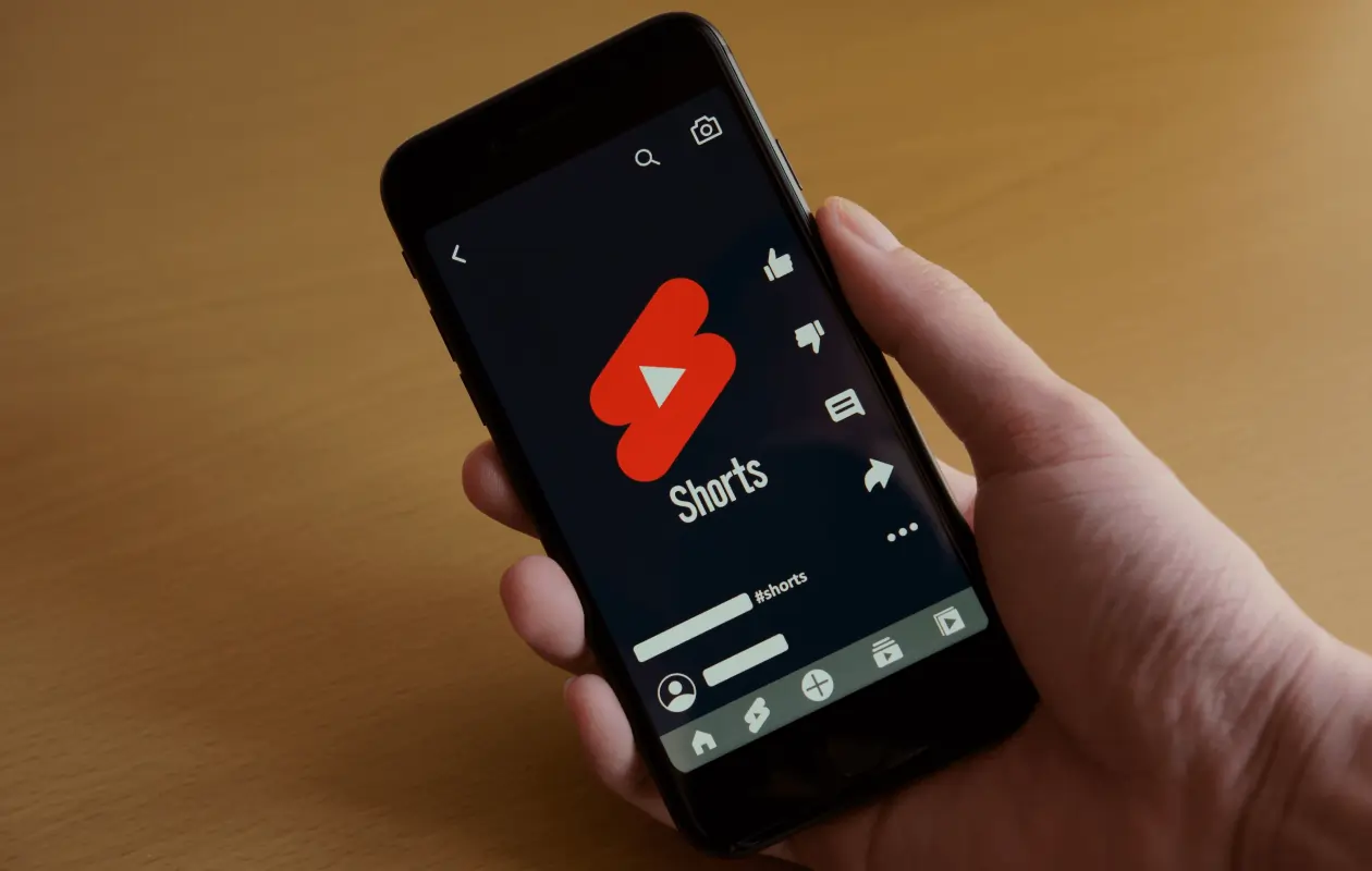 Beste Buzzsprout-alternatieven voor podcasthosting in 2026 en kostenverdeling voor webinars 