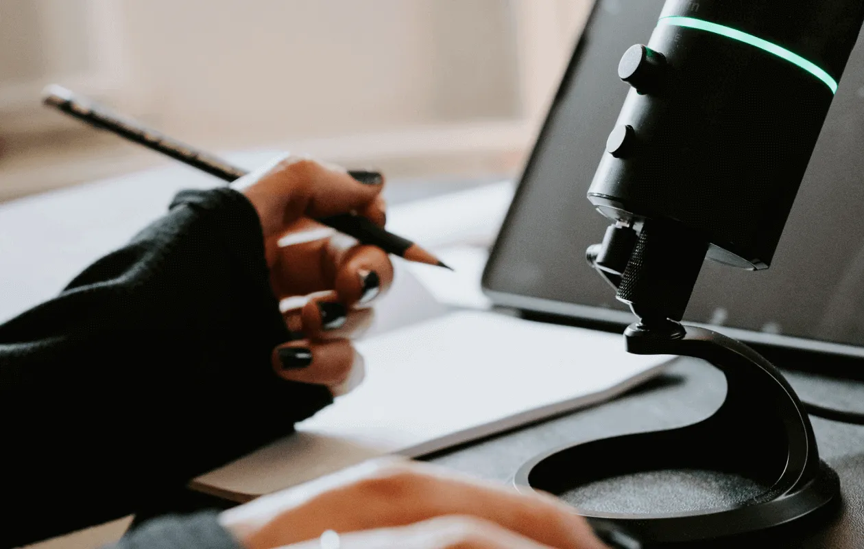 Beste Buzzsprout-alternatieven voor podcasthosting in 2026 en kostenverdeling voor webinars 