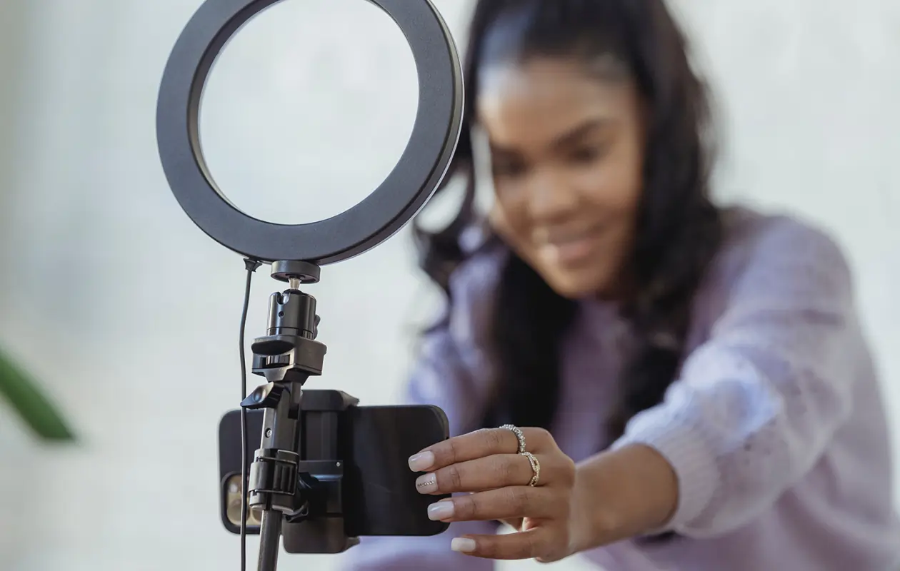 Beste Buzzsprout-alternatieven voor podcasthosting in 2026 en kostenverdeling voor webinars 