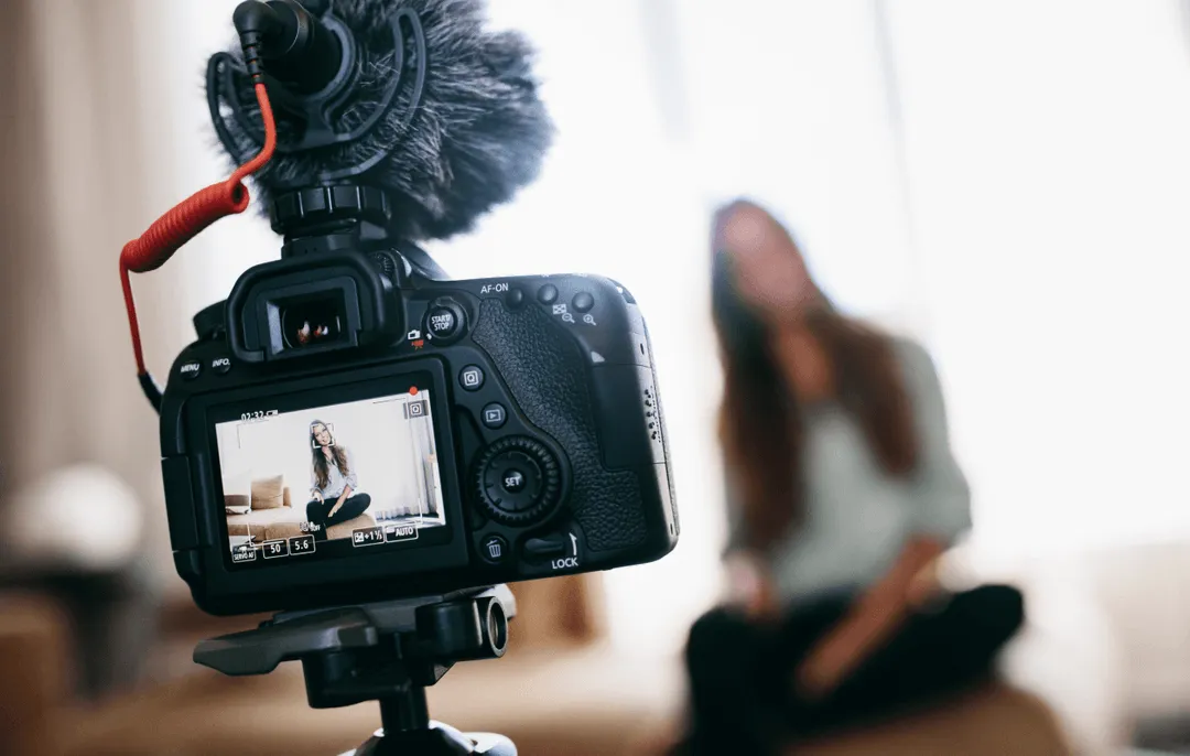 Beste Buzzsprout-alternatieven voor podcasthosting in 2026 en kostenverdeling voor webinars 