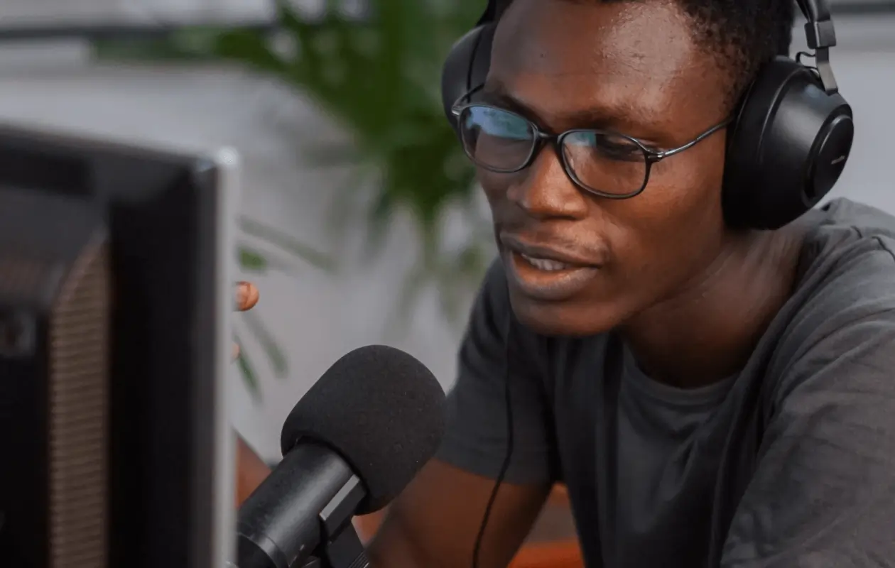 Beste Buzzsprout-alternatieven voor podcasthosting in 2026 en kostenverdeling voor webinars 