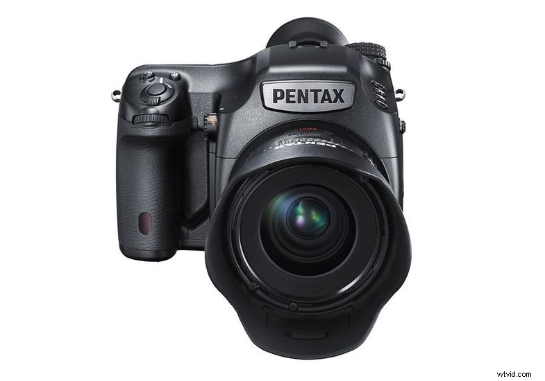Pentax 645Z:高度な CMOS、ビデオ、10,000 ドルの予算システムを備えた 51.4MP 中判カメラ 