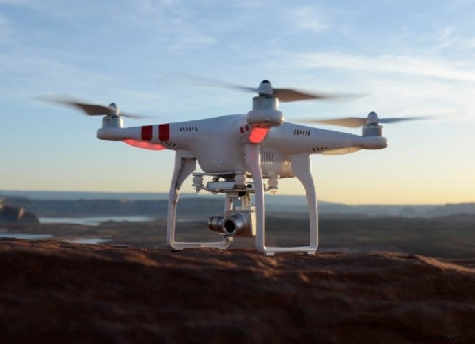DJI、Phantom2 Vision+ ドローンを発表 – 高度なジンバル、GPS、高速化