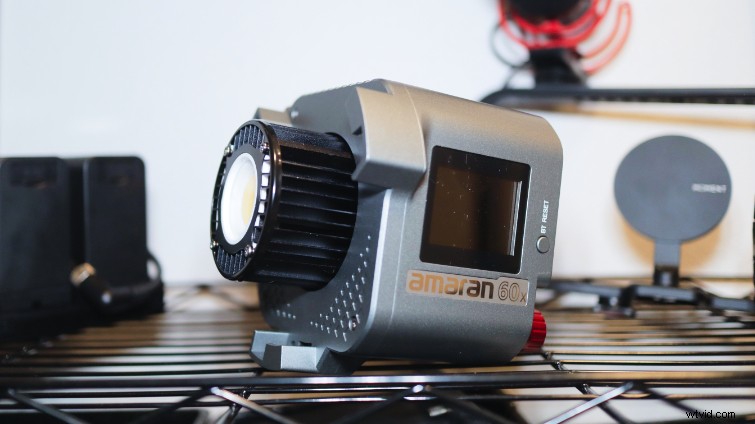 Aputure Amaran COB 60x:あらゆる撮影を向上させる 200 ドルのスタジオ ライト 