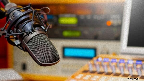 Skapa en vinnande radioplats:skript, antal ord och beprövade exempel